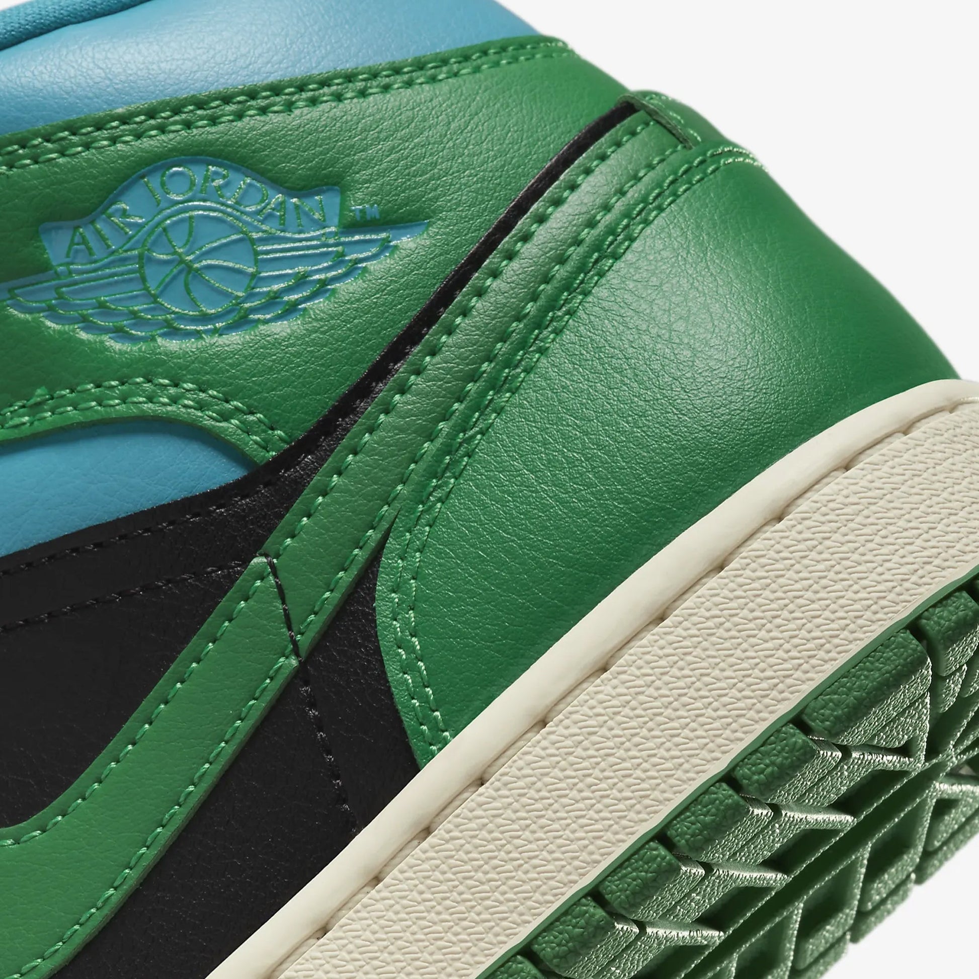 Jordan | AIR JORDAN 1 MID  { BLACK/LUCKY GREEN-AQUATONE-SAIL