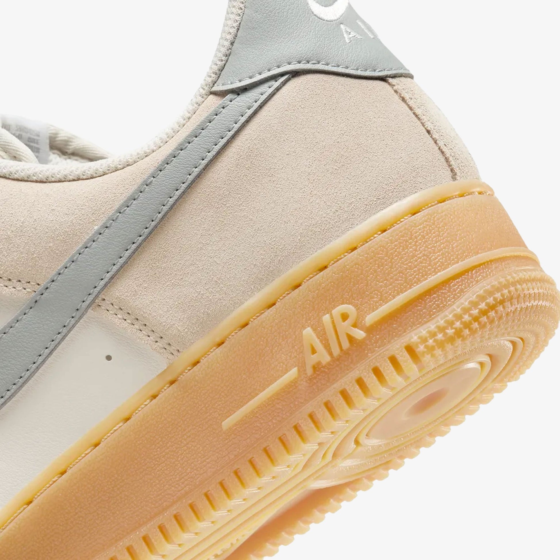 NIKE | AIR FORCE 1 '07 LV8 { PHANTOM/LT SMOKE GREY-GUM YELLOW