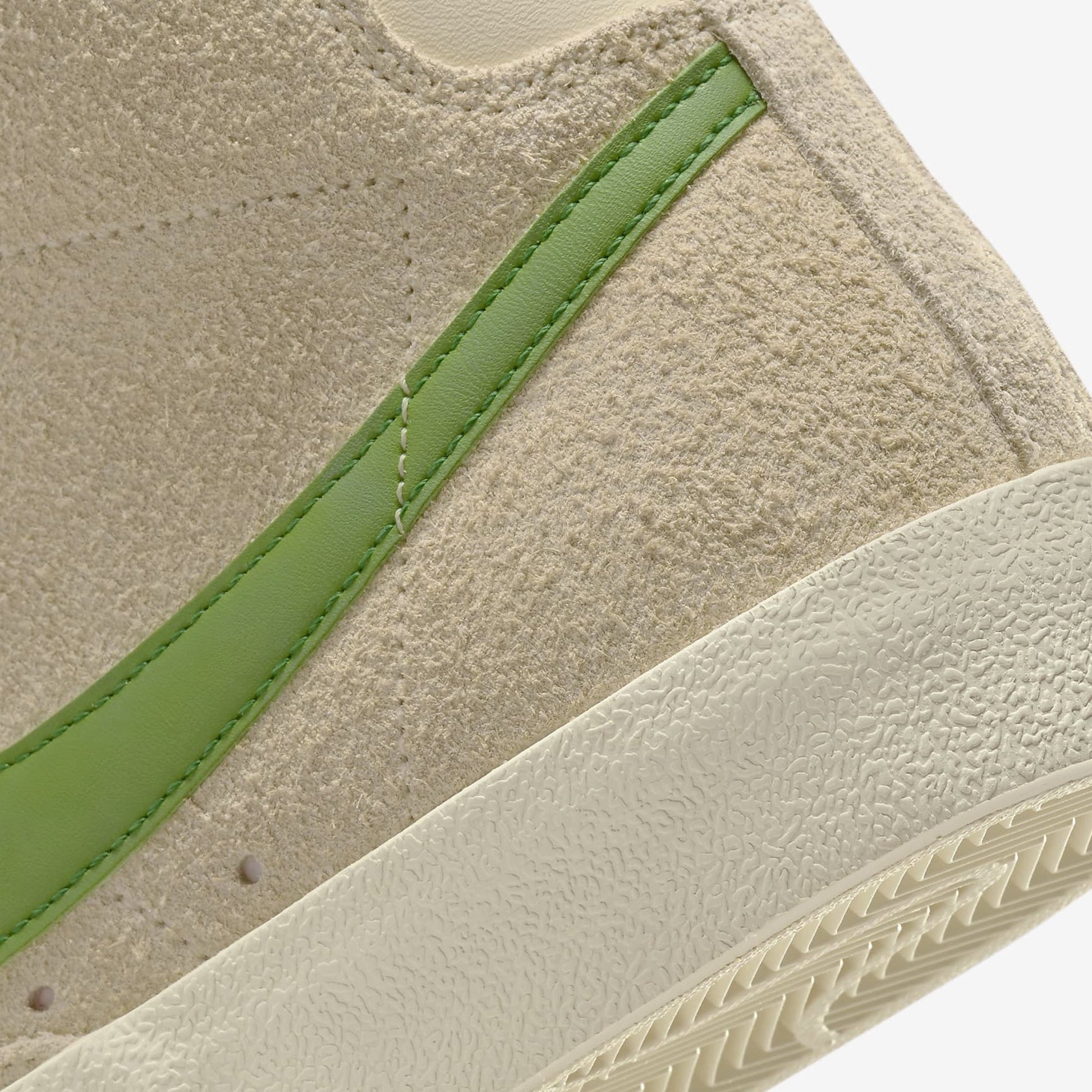 Nike | BLAZER MID '77 VINTAGE { MUSLIN/CHLOROPHYLL-COCONUT MILK-SAIL