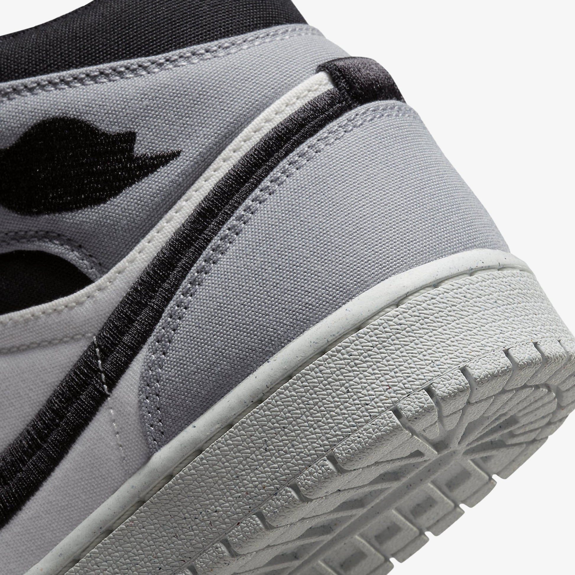 Jordan | AIR JORDAN 1 MID SE  { SAIL/BLACK-LT STEEL GREY