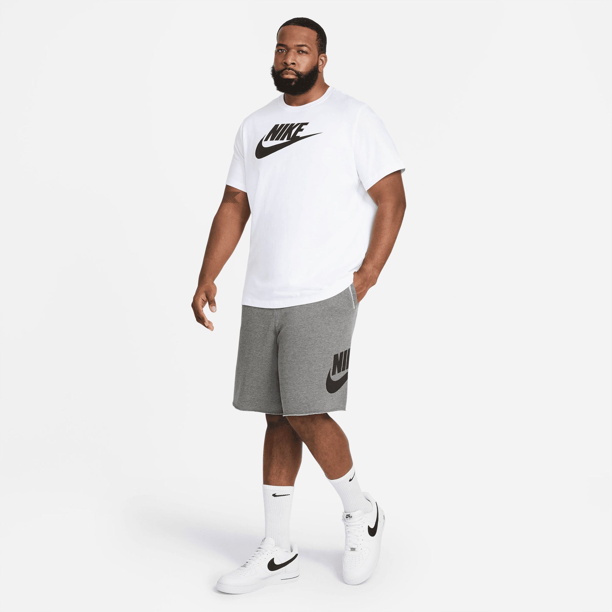 NIKE | SPORTSWEAR T-SHIRT { WHITE/BLACK