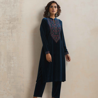 trueBrowns Blue Velvet Floral Embroidered Kurta Pant Dupatta Set