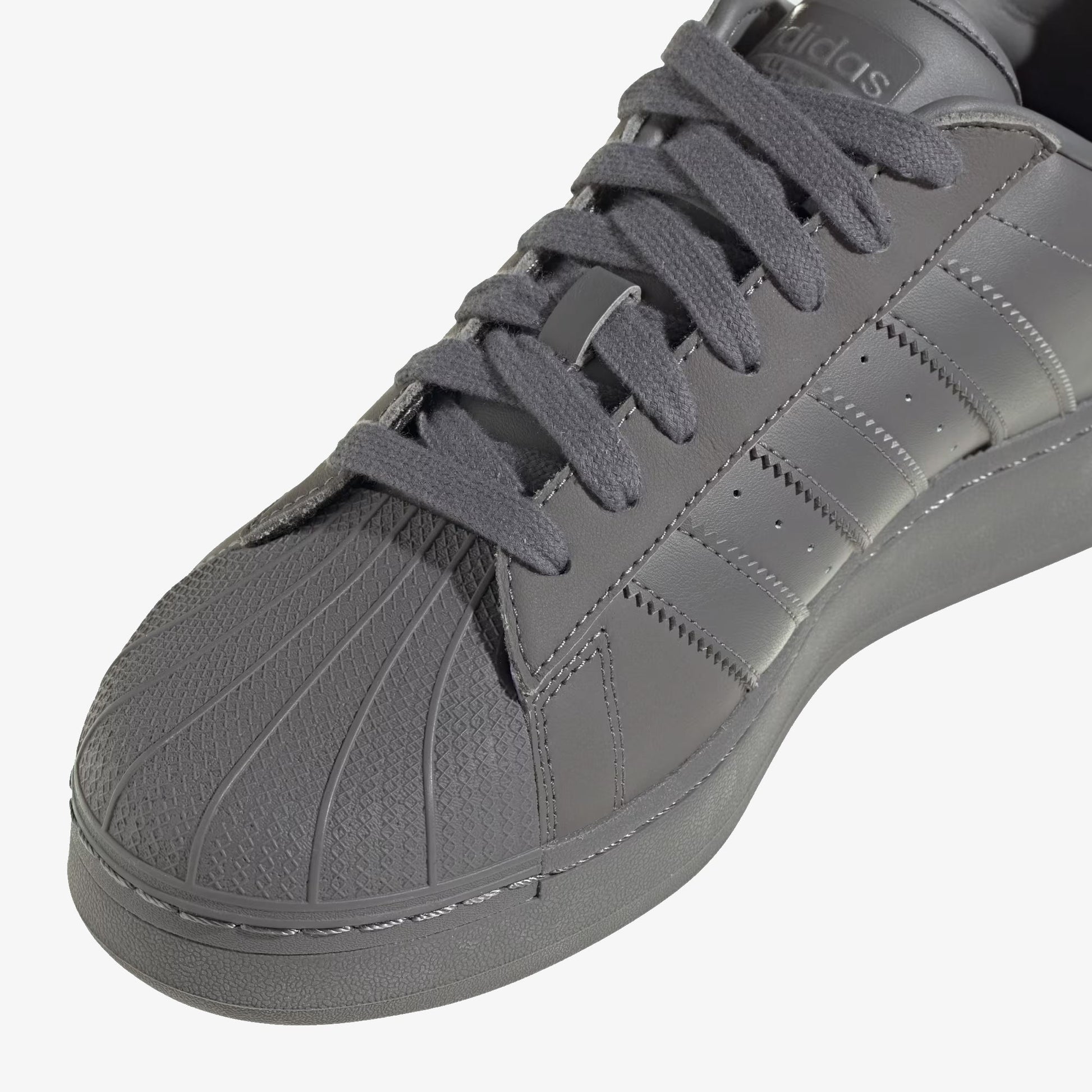 Adidas Originals | SUPERSTAR XLG  { GREY FOUR/CORE BLACK