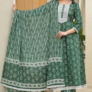 green-floral-printed-pure-cotton-anarkali-salwar-suit-1
