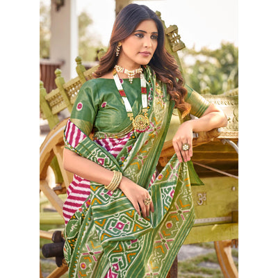 green-patola-printed-dola-silk-saree-4