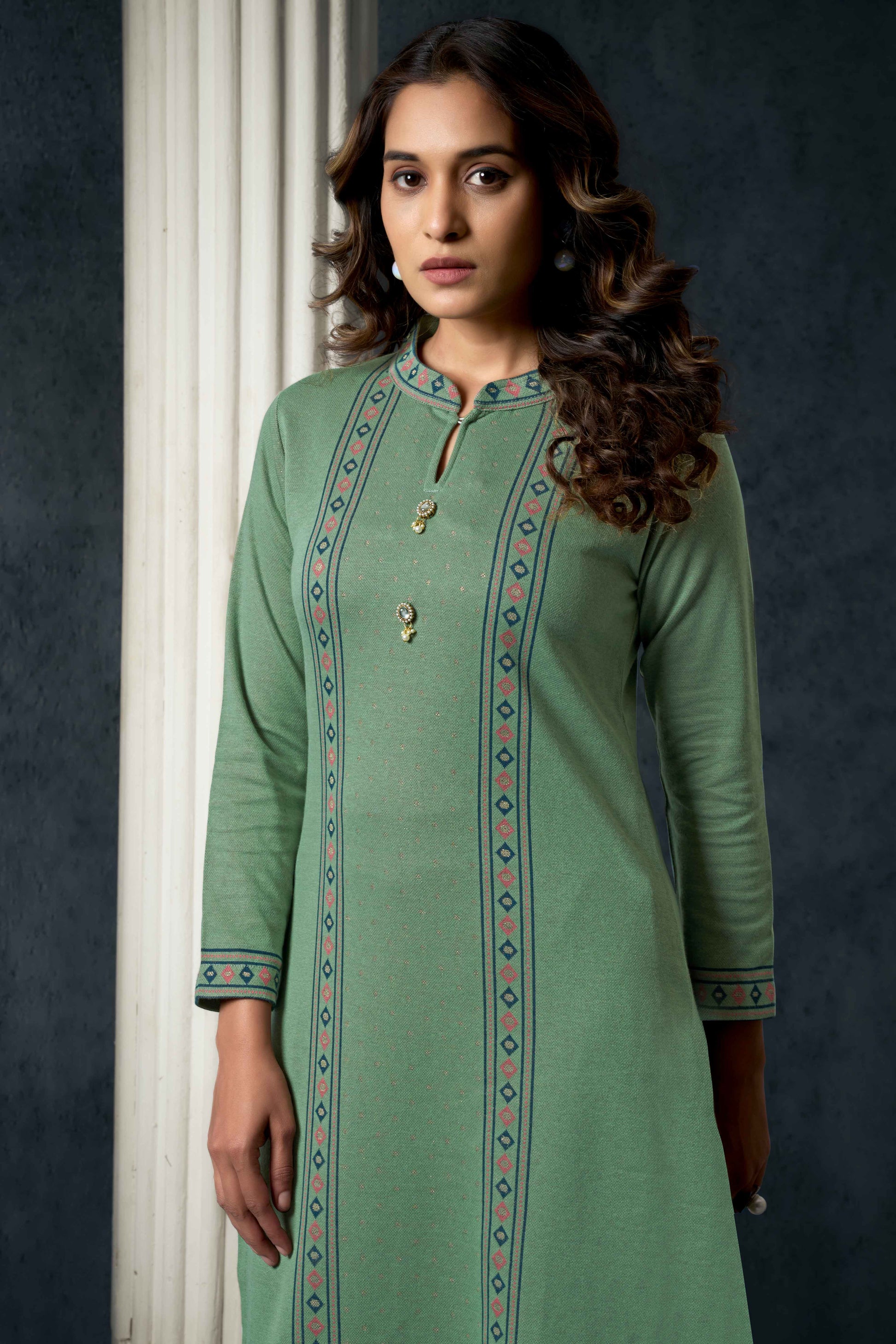 green-embroidered-woolen-straight-salwar-suit-2