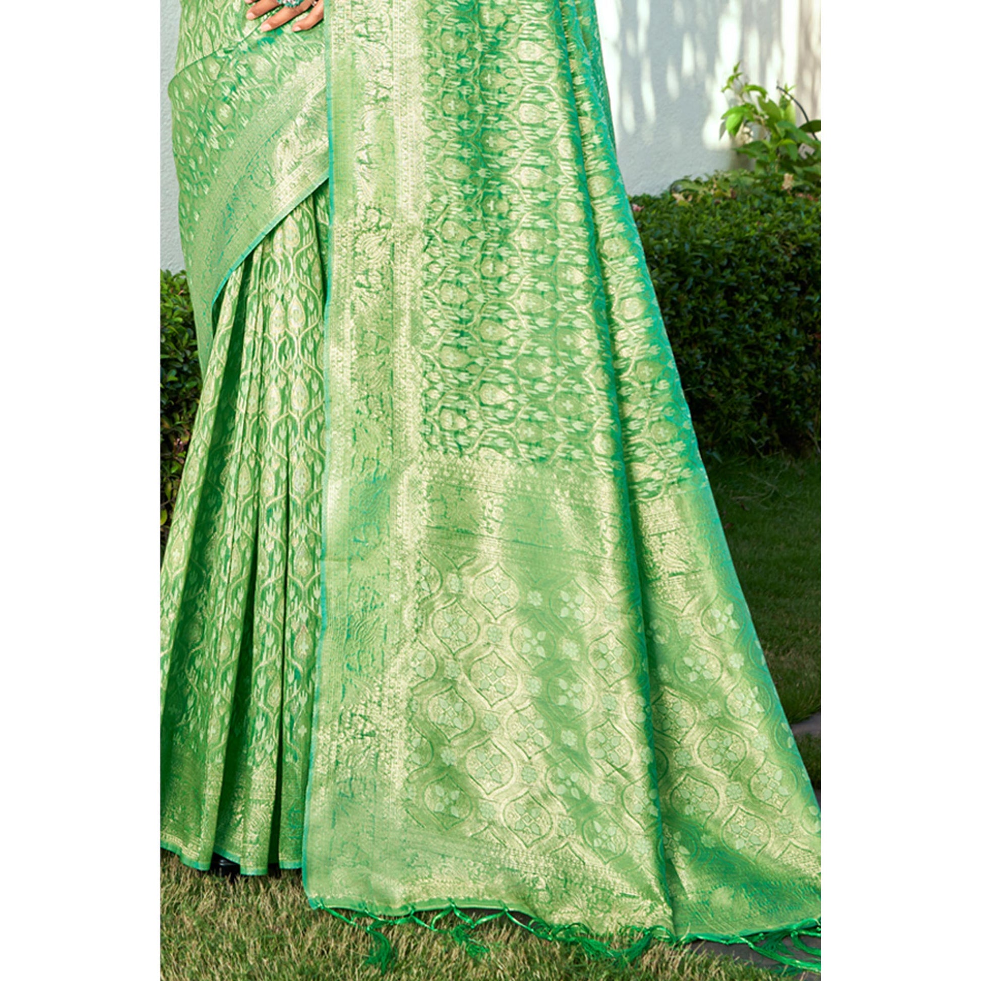 13green-floral-woven-cotton-blend-saree-with-tassels