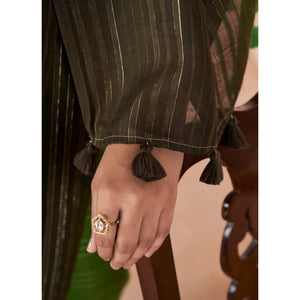 lavender-woven-linen-saree-with-tassels