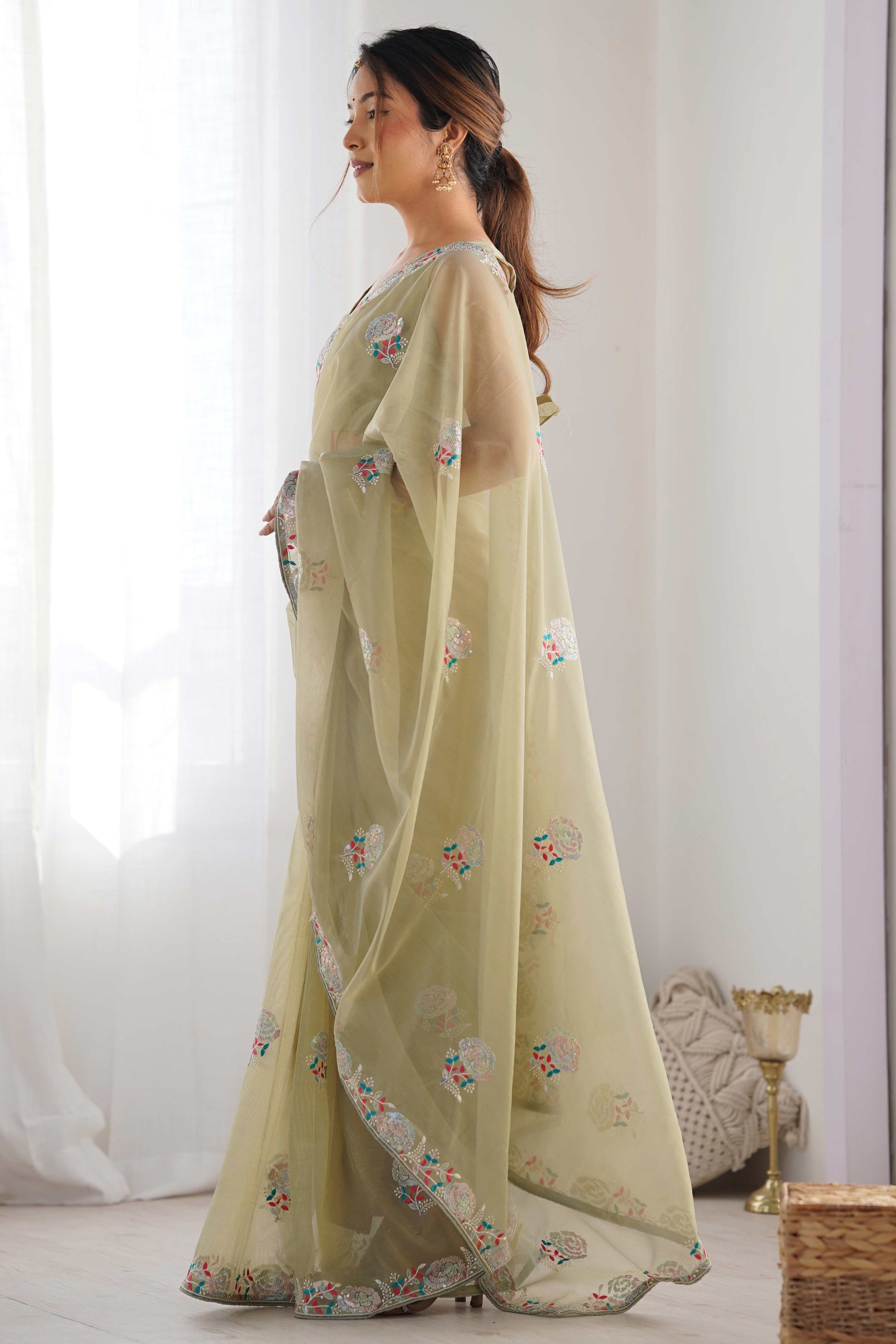 green-floral-embroidered-net-saree-27