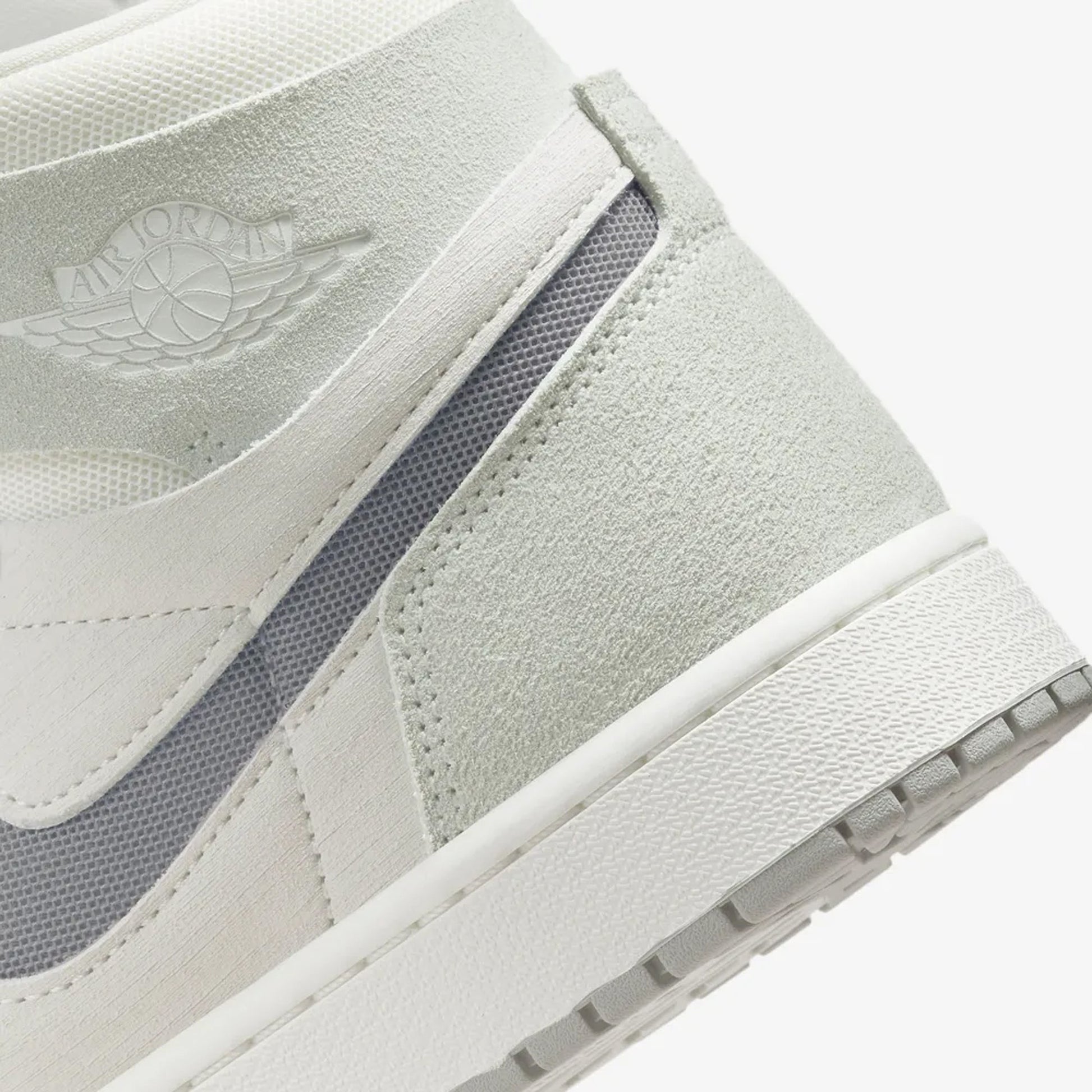 Jordan | AIR JORDAN 1 ZOOM CMFT 2  { SUMMIT WHITE/PARTICLE GREY-LIGHT SILVER