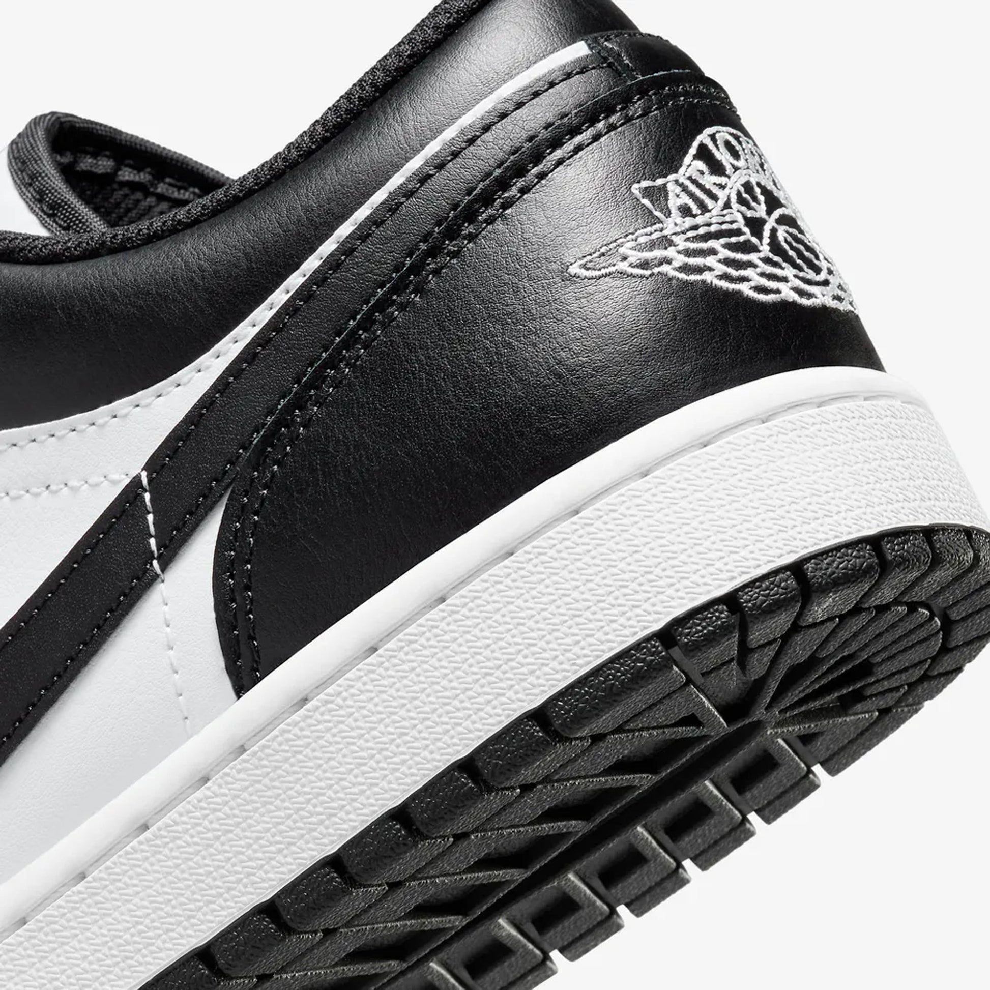 Jordan | AIR JORDAN 1 LOW  { WHITE/BLACK-WHITE