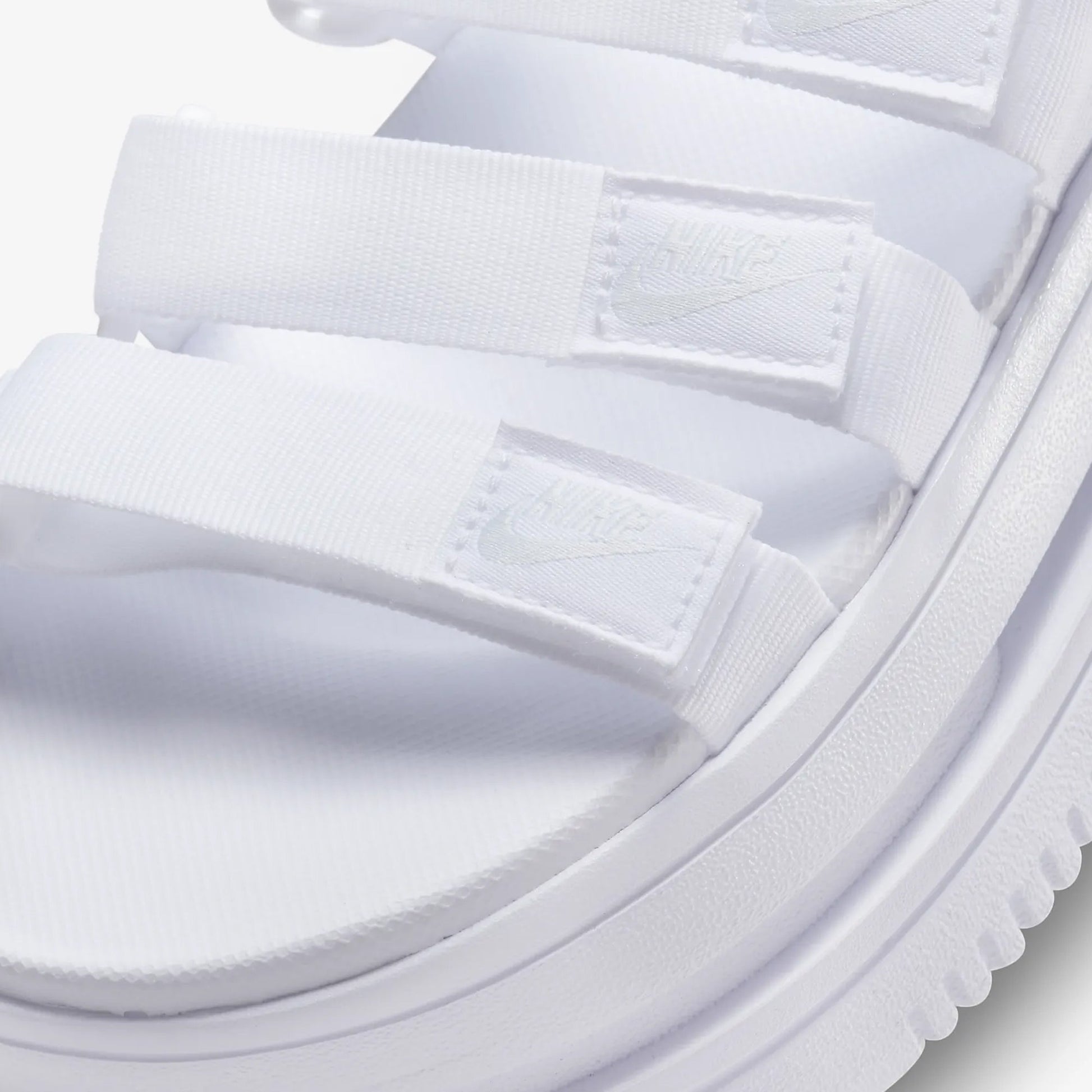 Nike | ICON CLASSIC  { WHITE