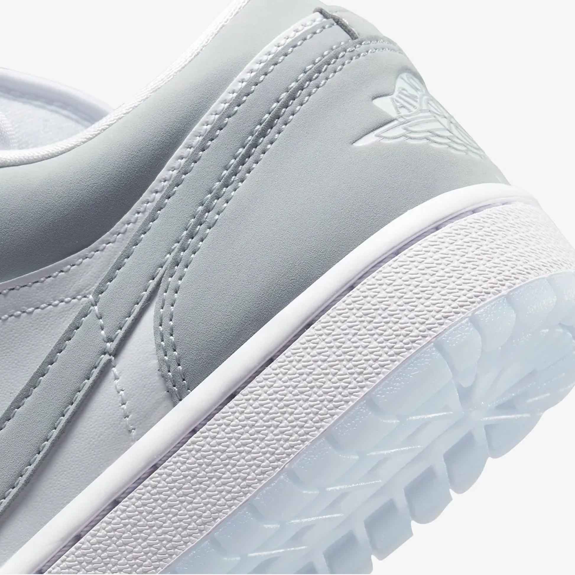 Jordan | AIR JORDAN 1 LOW  { WHITE/WOLF GREY-ALUMINUM