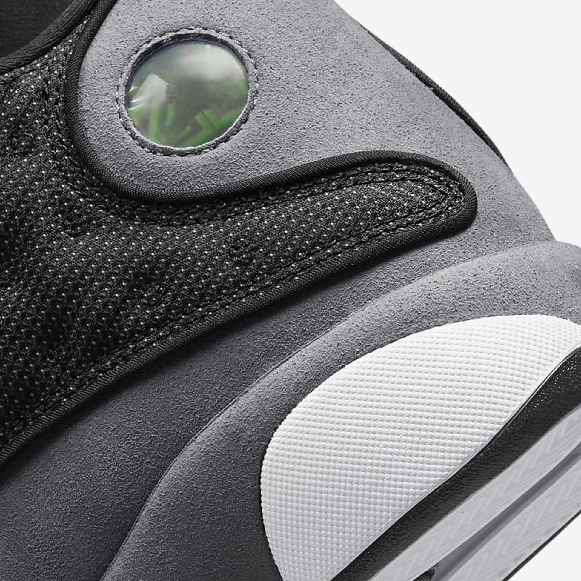 Jordan | AIR JORDAN 13 RETRO  { BLACK/UNIVERSITY RED-FLINT GREY-WHITE