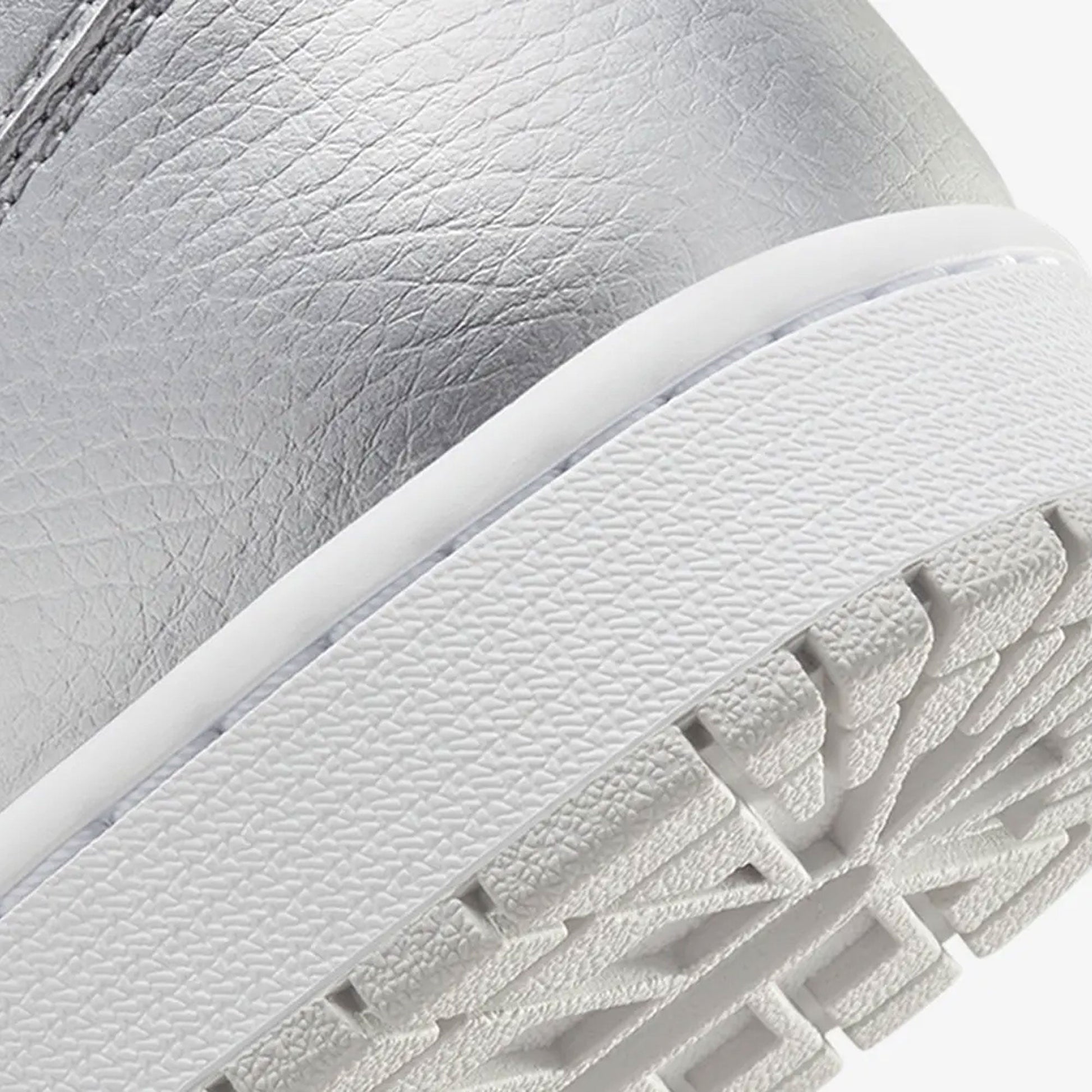 Jordan | AIR JORDAN 1 LOW OG { SILVER