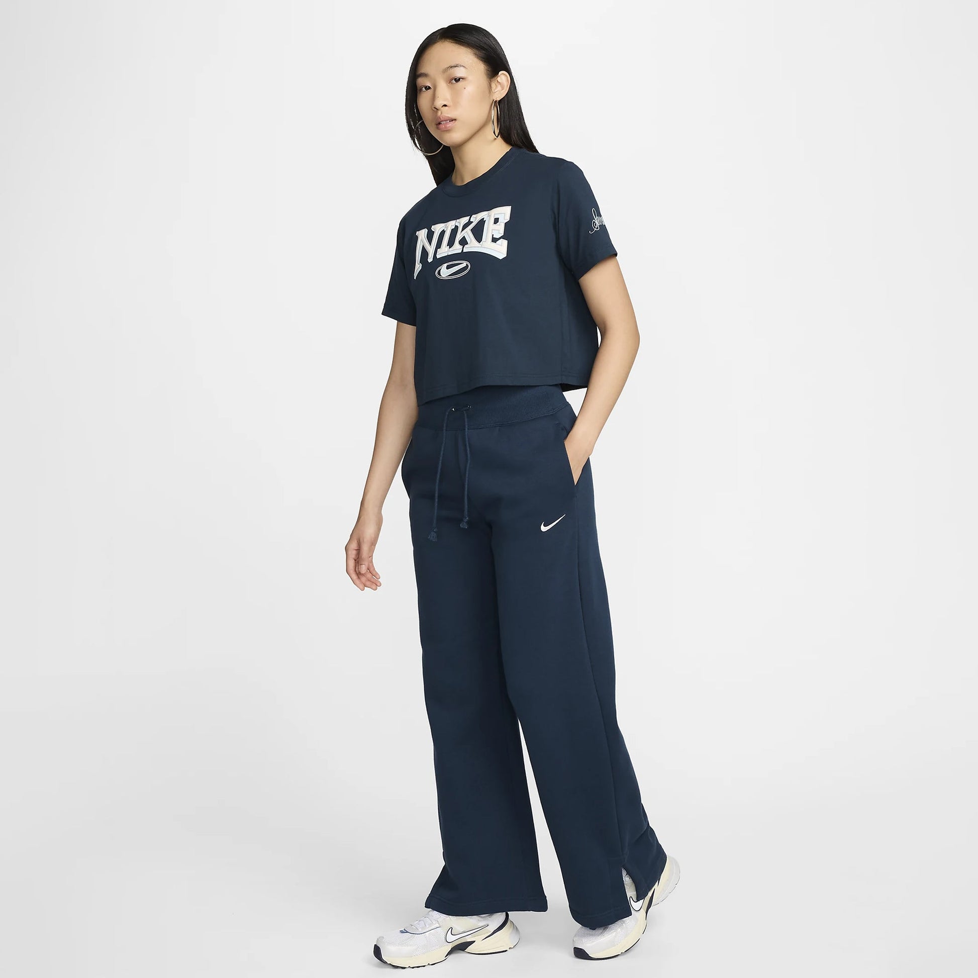 NIKE | SPORTSWEAR LOOSE SHORT-SLEEVE CROPPED T-SHIRT { BLUE