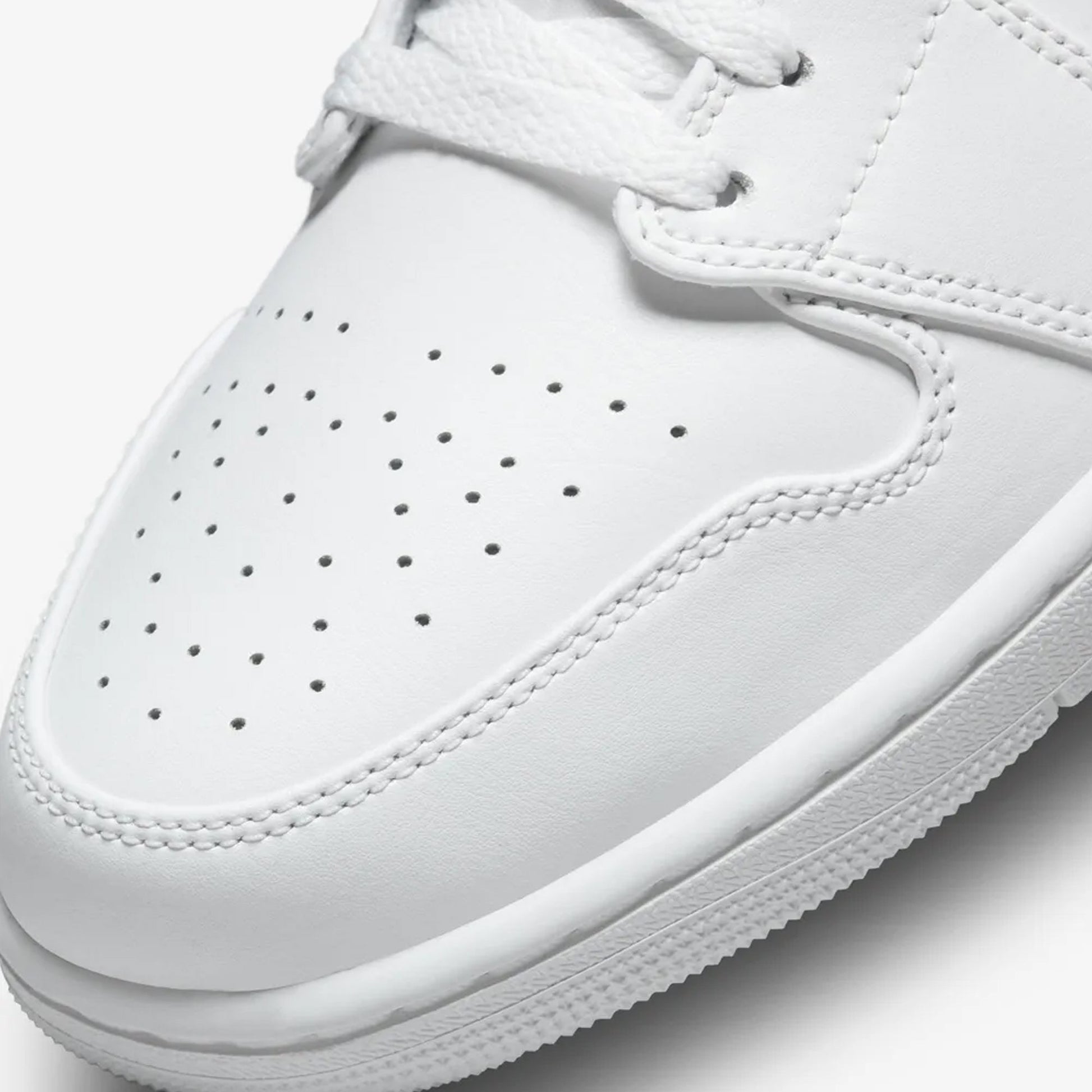JORDAN | AIR JORDAN 1 LOW { WHITE/WHITE-WHITE