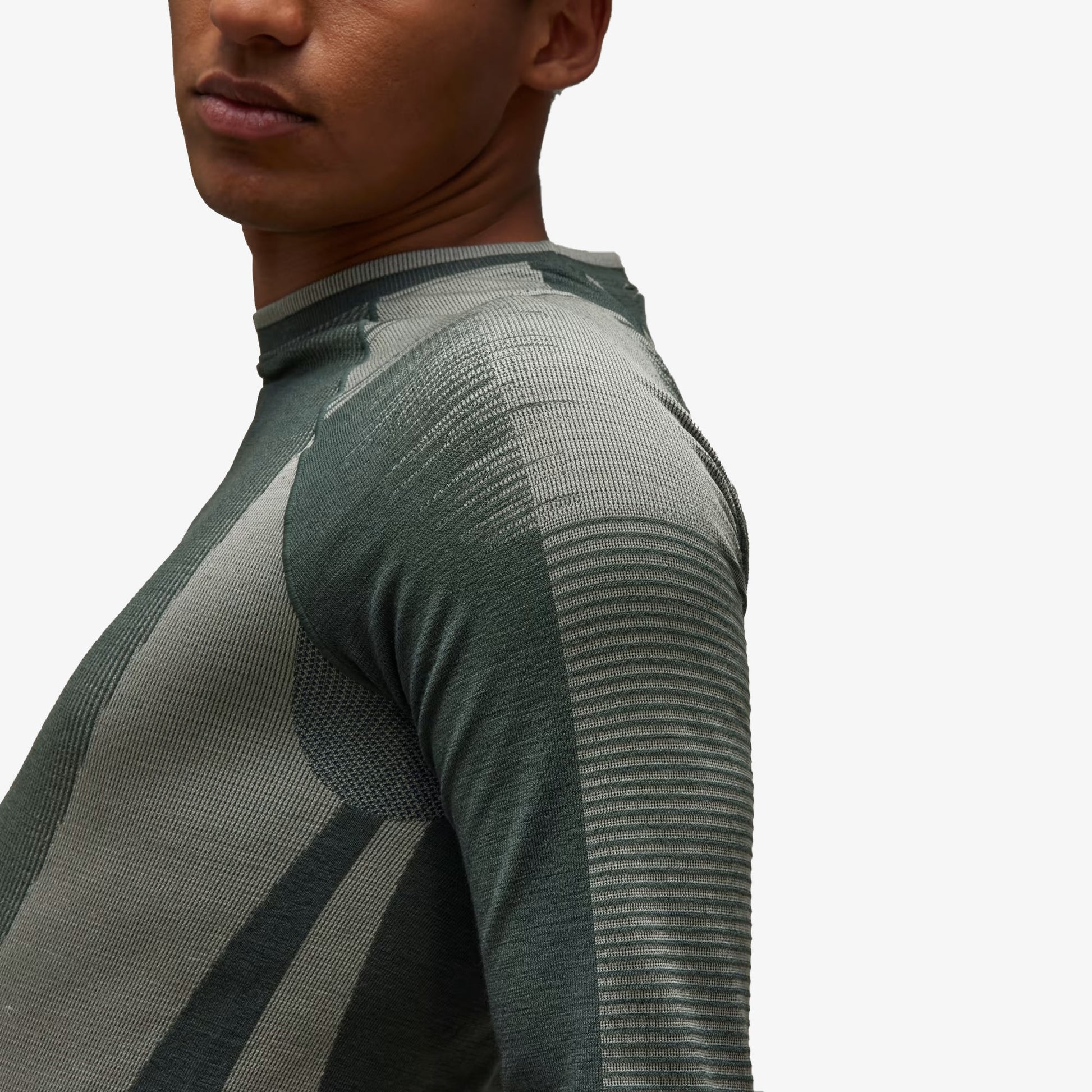 Y-3 | ENGINEERED KNIT LONG SLEEVE BASELAYER TEE  { WONDER SILVER