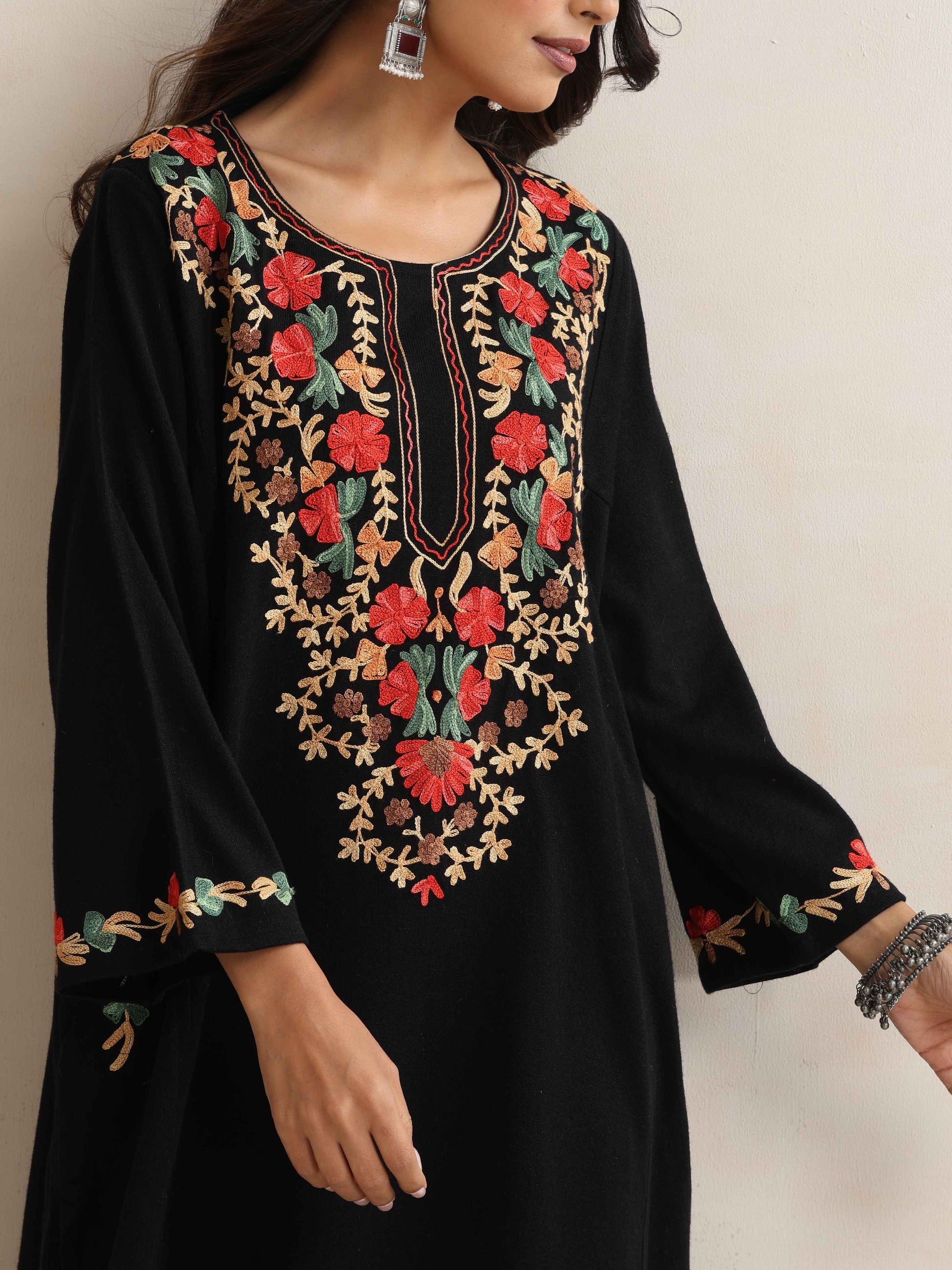 trueBrowns Black Kashmiri Embroidered Woollen Phiran Kurta