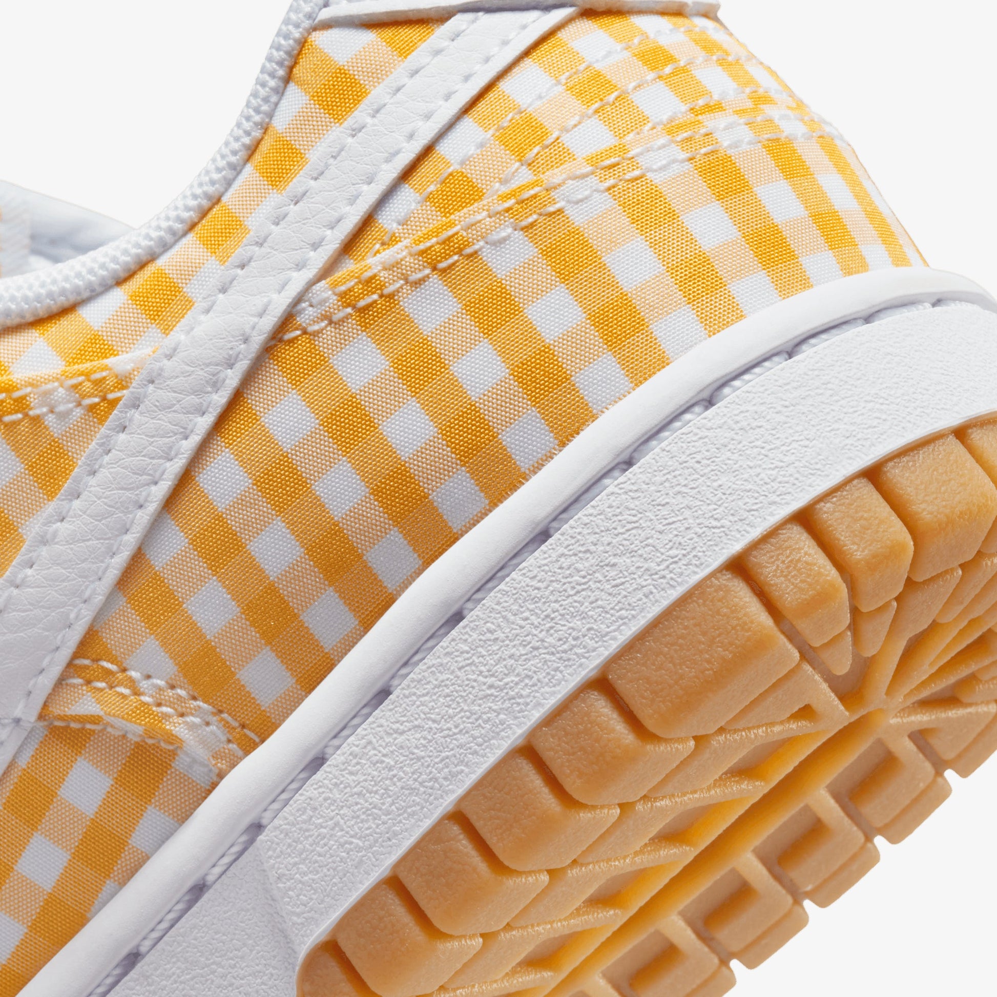 Nike | DUNK LOW  { VIVID SULFUR/WHITE-GUM LIGHT BROWN