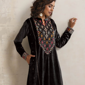 trueBrowns Black Velvet Geometric Embroidered Kurta Pant Dupatta Set