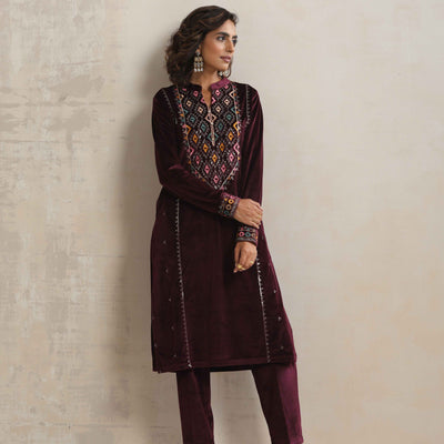 trueBrowns Purple Velvet Geometric Embroidered Kurta Pant Dupatta Set