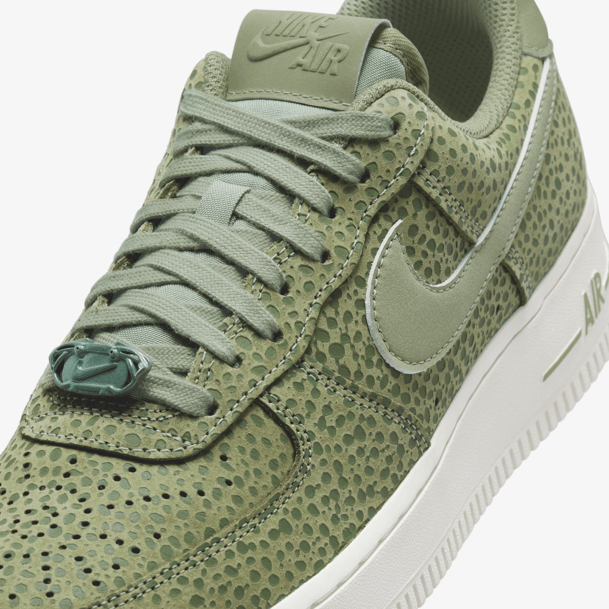 Nike | AIR FORCE 1 '07 PREMIUM { SESAME/OIL GREEN-LIGHT BONE
