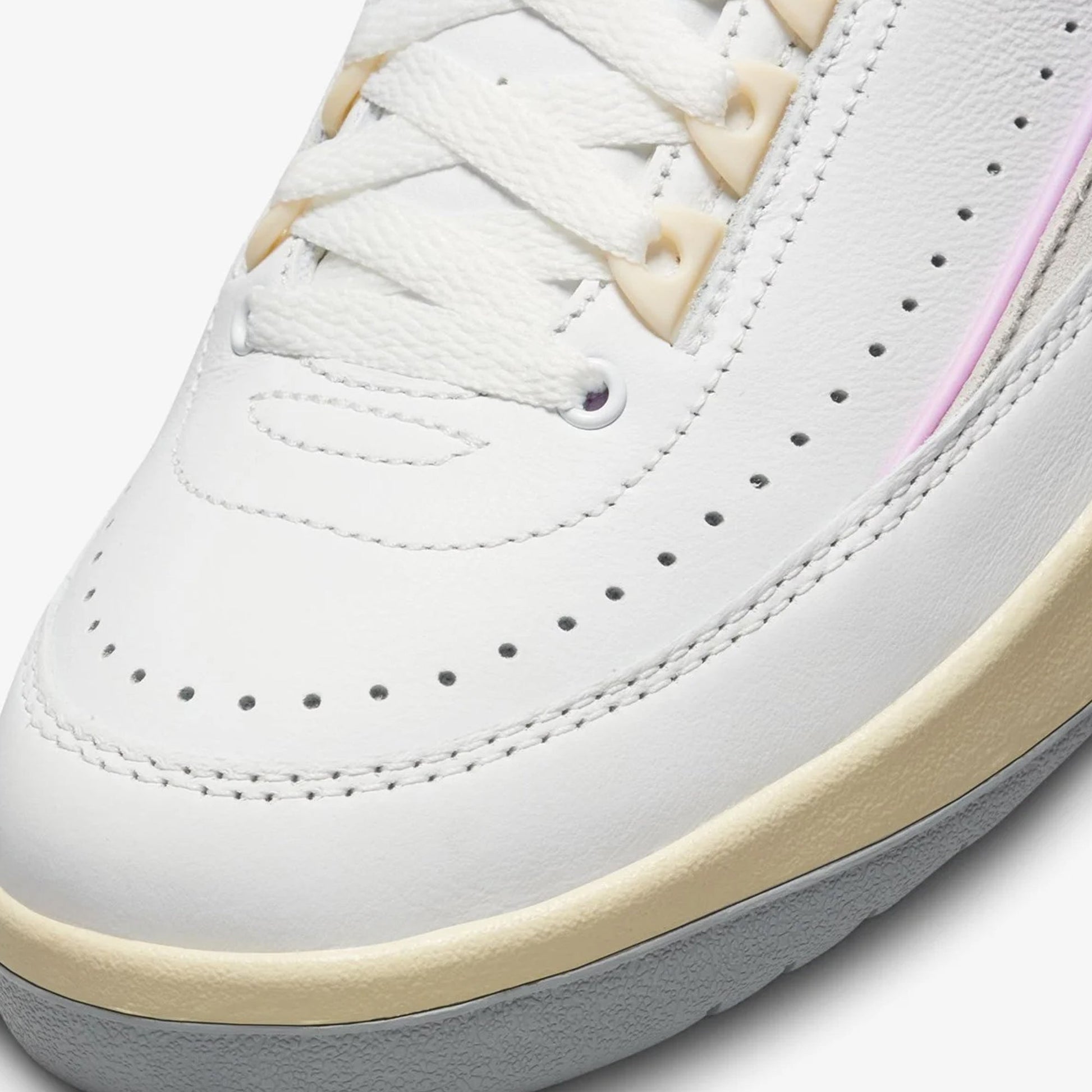 Jordan | AIR JORDAN 2 RETRO LOW  { SUMMIT WHITE/VARSITY RED-ICE BLUE