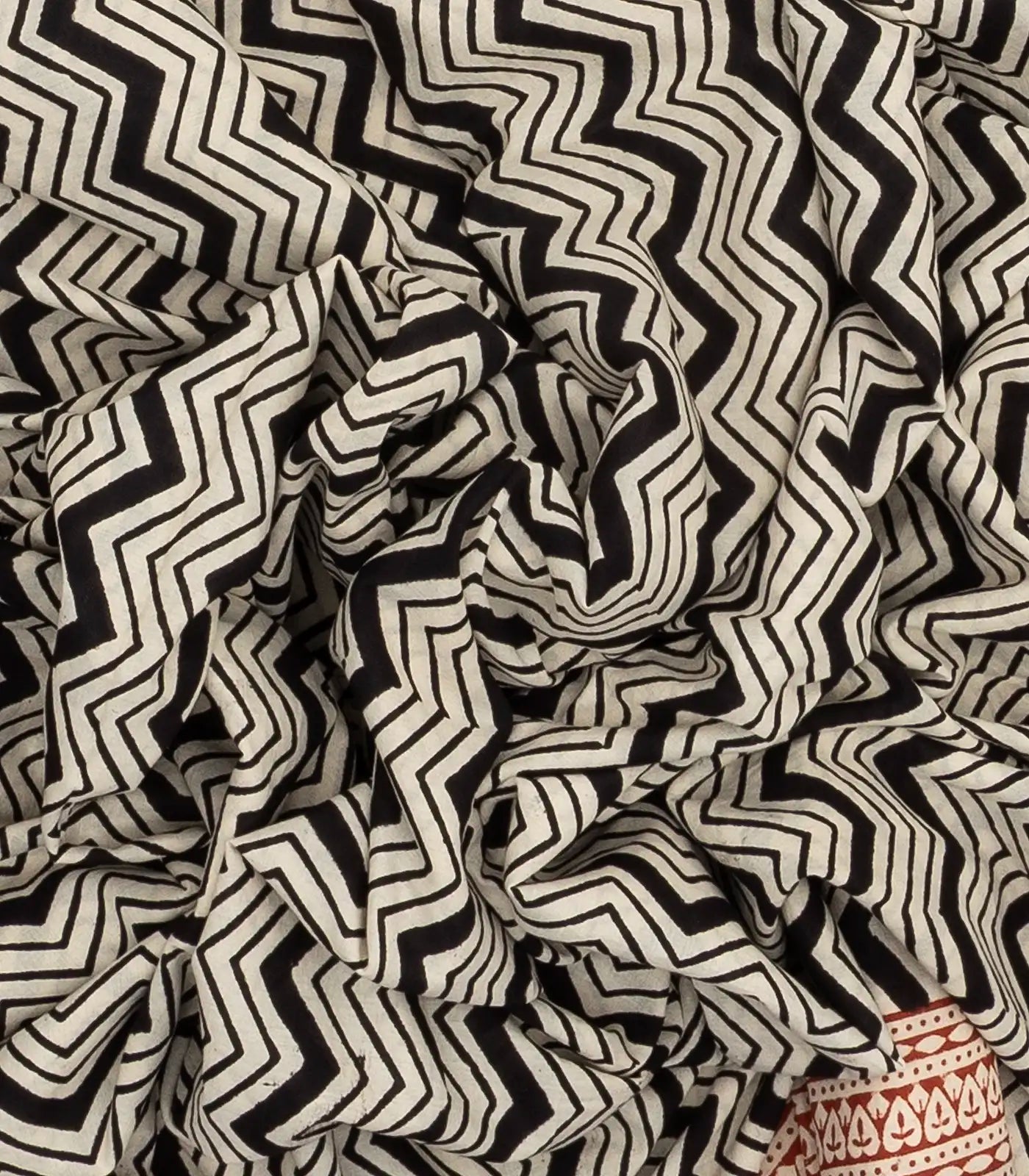 Cream Woven Jaipur Cotton Saree Printed With Black Chevron Motifs