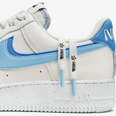Nike | AIR FORCE 1 '07 LV8 { SAIL/BLUE CHILL