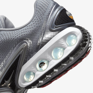 Nike | AIR MAX DN { METALLIC SILVER/METALLIC SILVER-WHITE