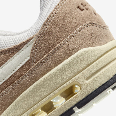 Nike | AIR MAX 1 '87 SE { SAIL/KHAKI-COCONUT MILK-LT OREWOOD BRN