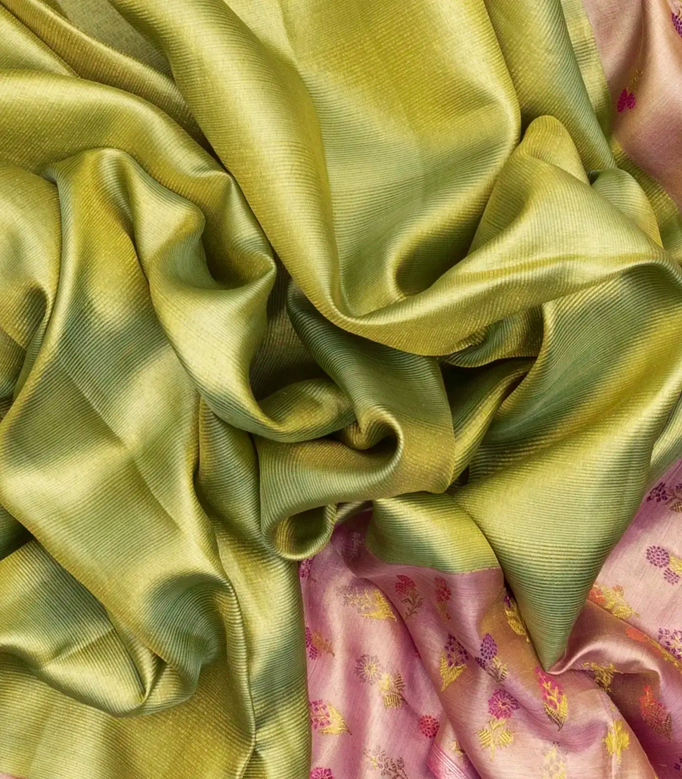 Cardamom Green Handloom Kanchipuram Tissue Silk Saree With Floral Motifs