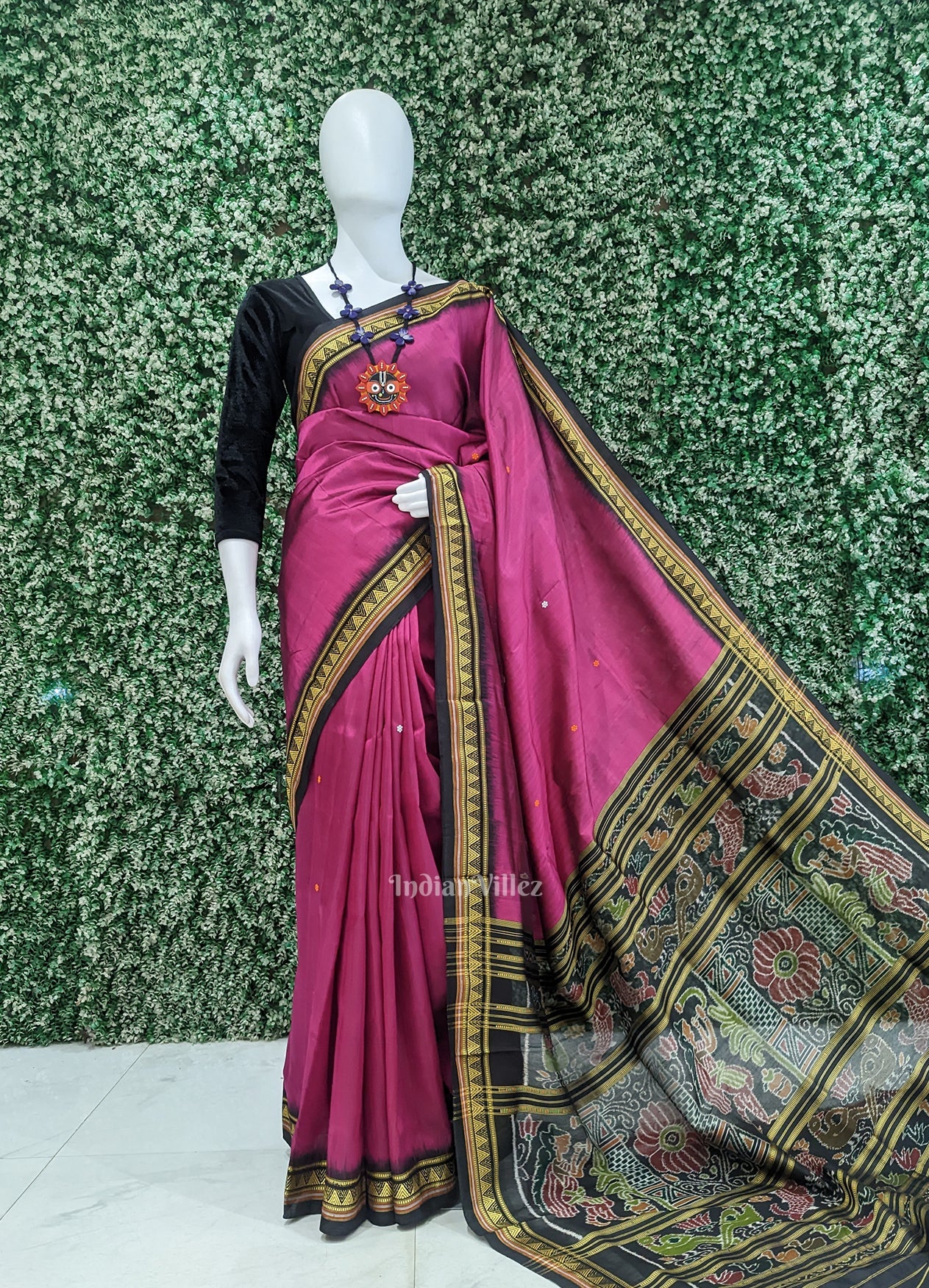 Deep Magenta Pink  Buti design Odisha Ikat Khandua Silk Saree