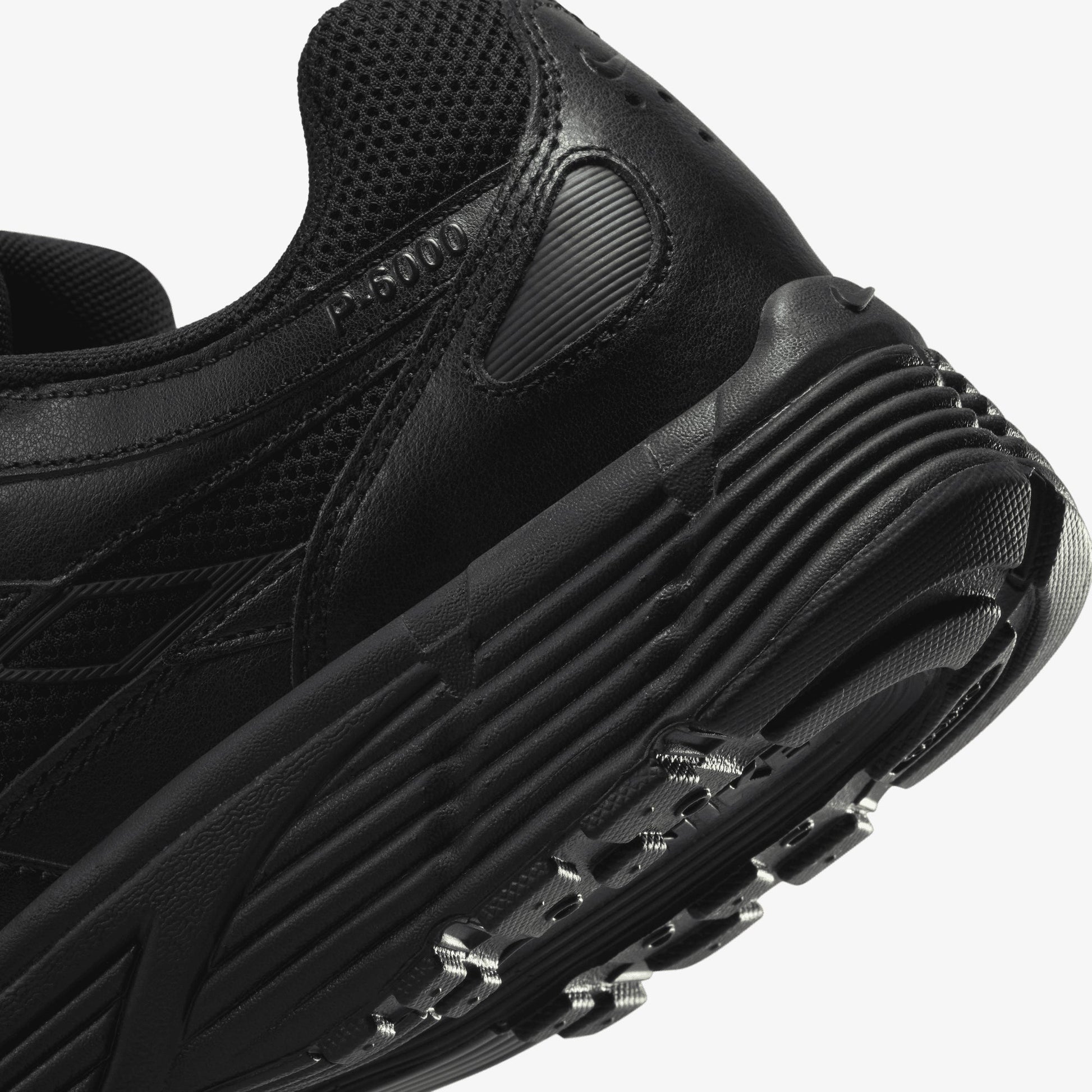 NIKE | P-6000 { BLACK/BLACK