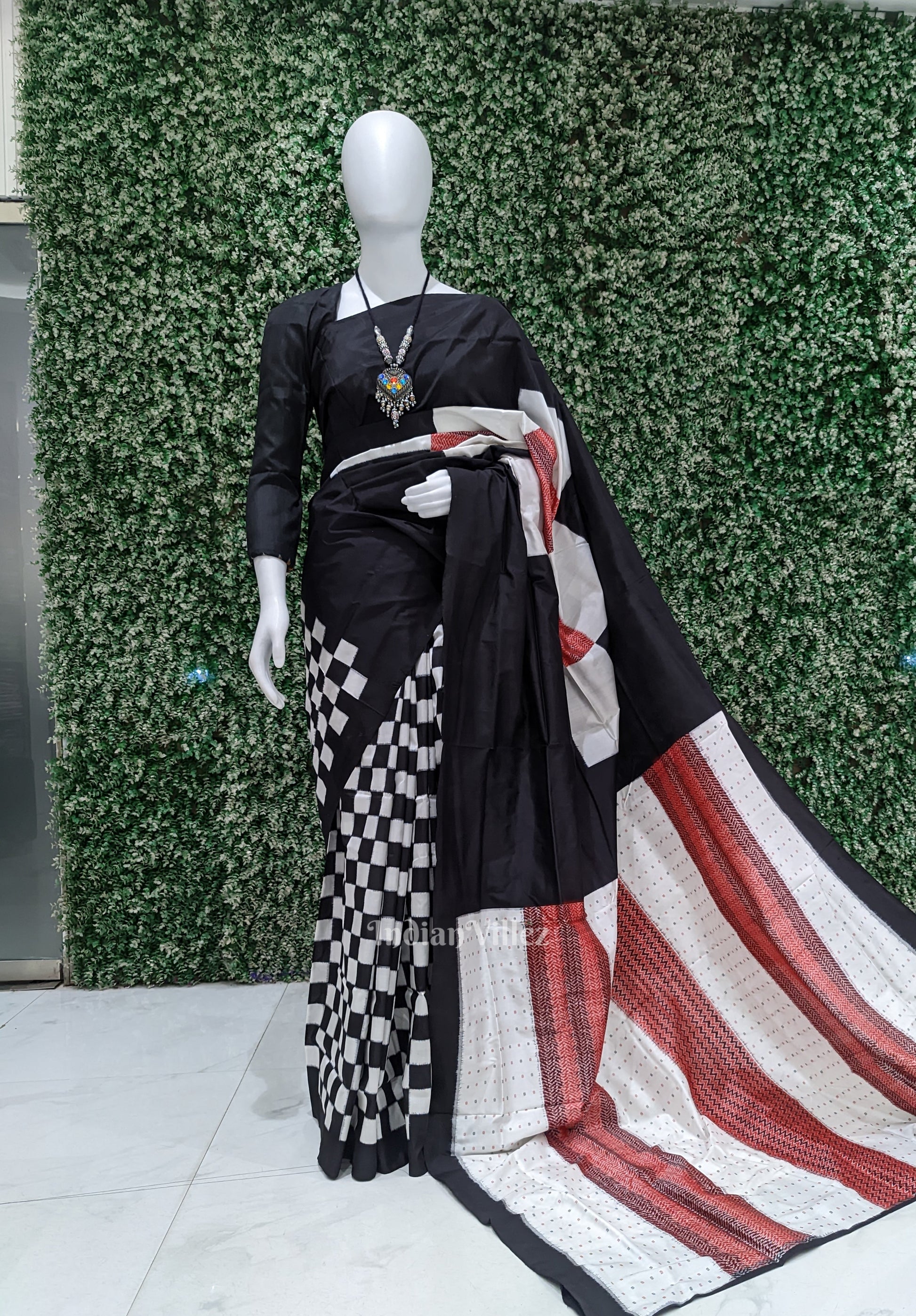 Black White Red Odisha Ikat Pasapali Sambalpuri Silk Saree
