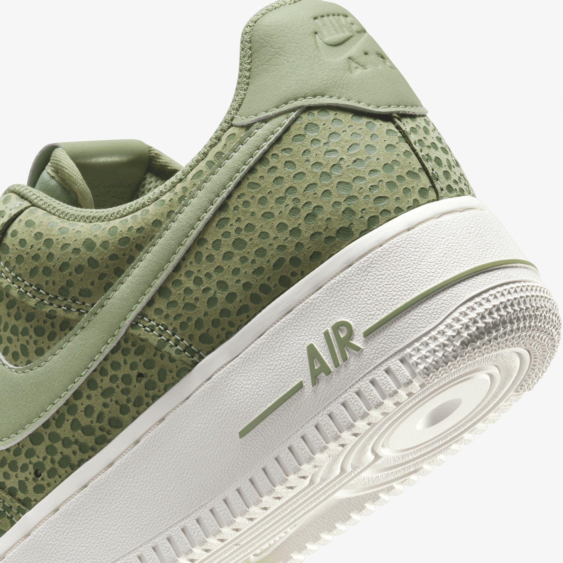 Nike | AIR FORCE 1 '07 PREMIUM { SESAME/OIL GREEN-LIGHT BONE