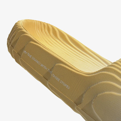 ADIDAS ORIGINALS | ADILETTE 22 SLIDES { ALUMINA/OAT/OFF WHITE