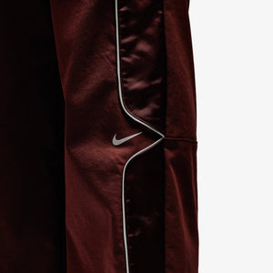 NIKE | WOVEN PANTS { BURGUNDY CRUSH/BURGUNDY CRUSH