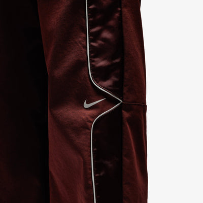 NIKE | WOVEN PANTS { BURGUNDY CRUSH/BURGUNDY CRUSH