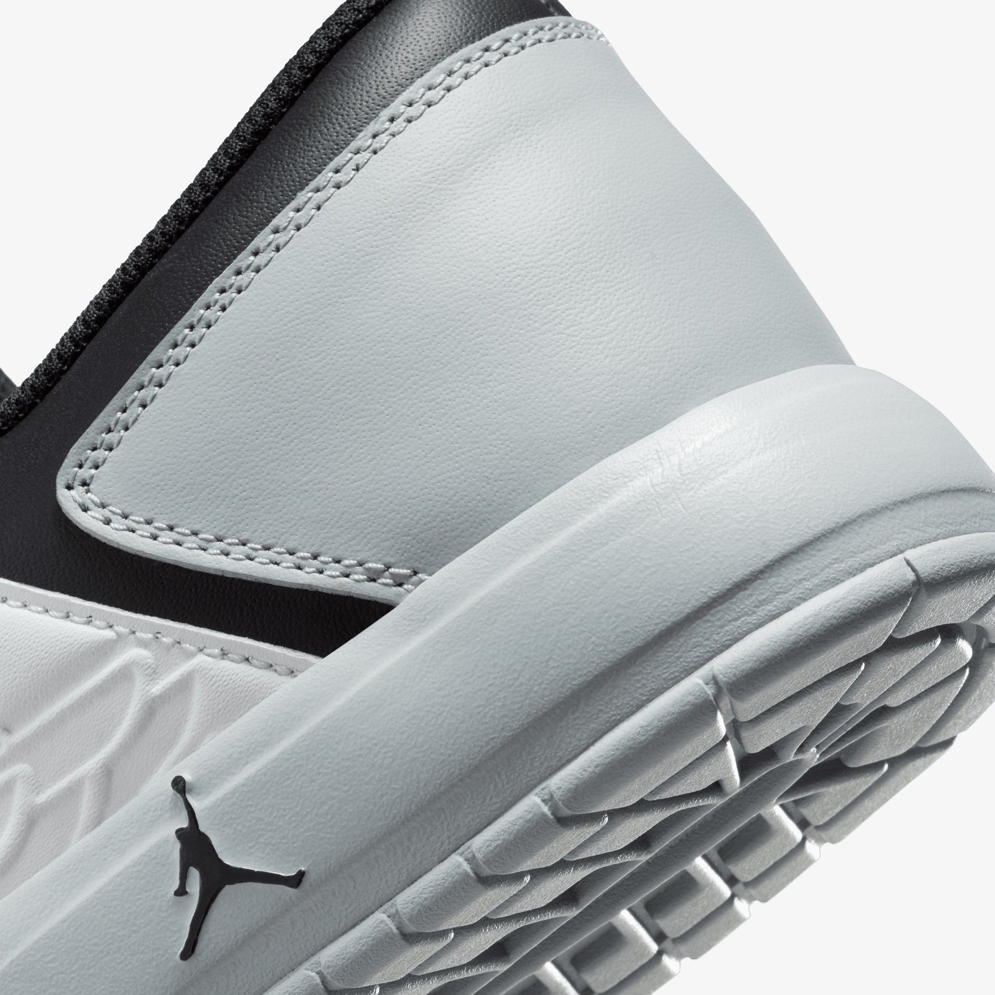 Jordan | NU RETRO 1 LOW  { WHITE/BLACK-LT SMOKE GREY-VARSITY RED
