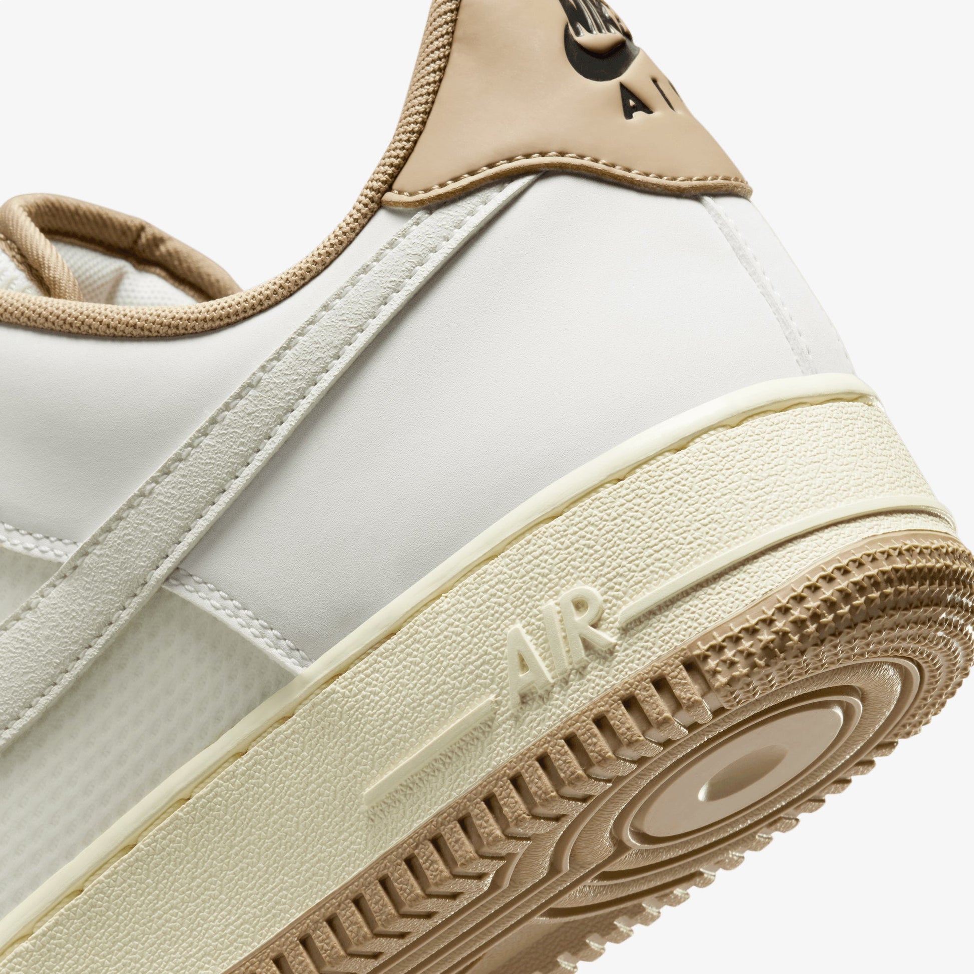 NIKE | AIR FORCE 1'07 LV8 { SUMMIT WHITE/SUMMIT WHITE-KHAKI