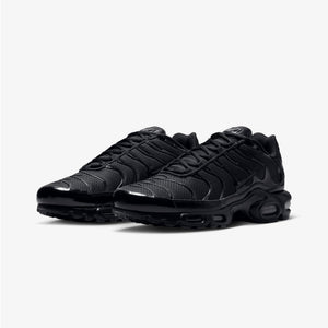 NIKE | AIR MAX PLUS { BLACK/BLACK-BLACK