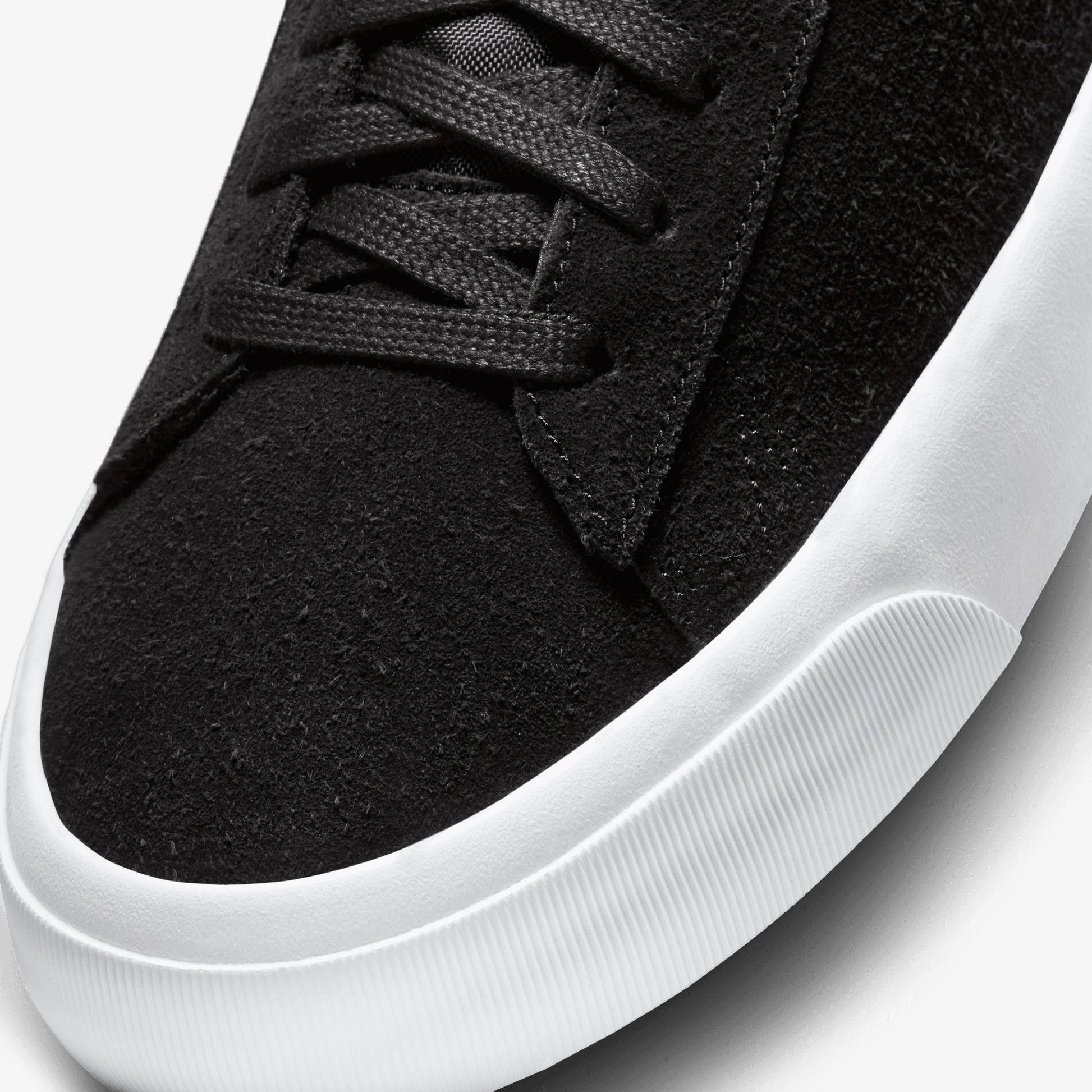 Nike | SB ZOOM BLAZER LOW PRO GT { BLACK/WHITE-BLACK-GUM LIGHT BROWN
