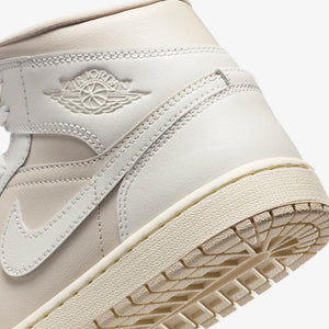 JORDAN | AIR JORDAN 1 MID { LEGEND LT BROWN/SAIL-MUSLIN