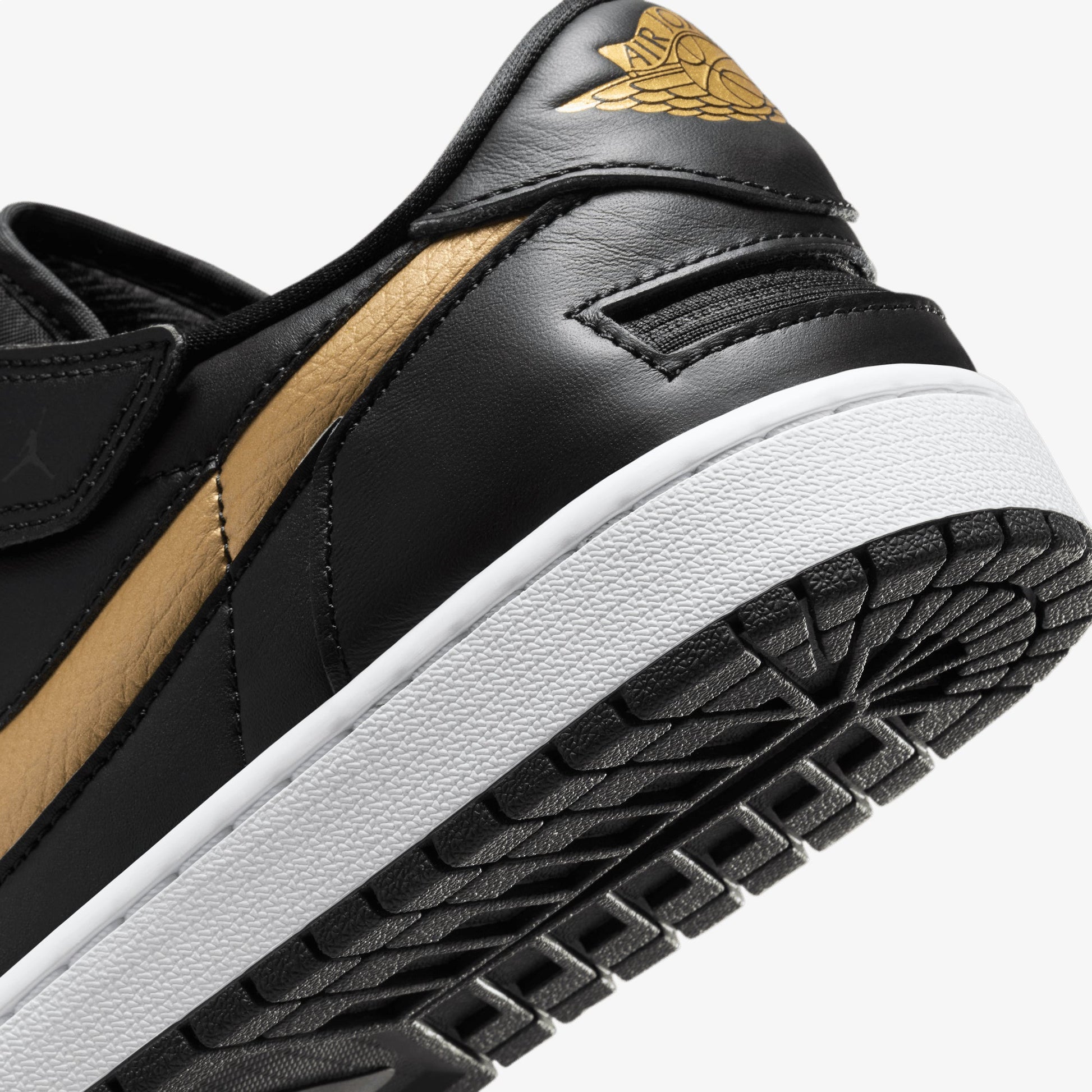 JORDAN | AIR JORDAN 1 LOW EASYON { BLACK/METALLIC GOLD-WHITE