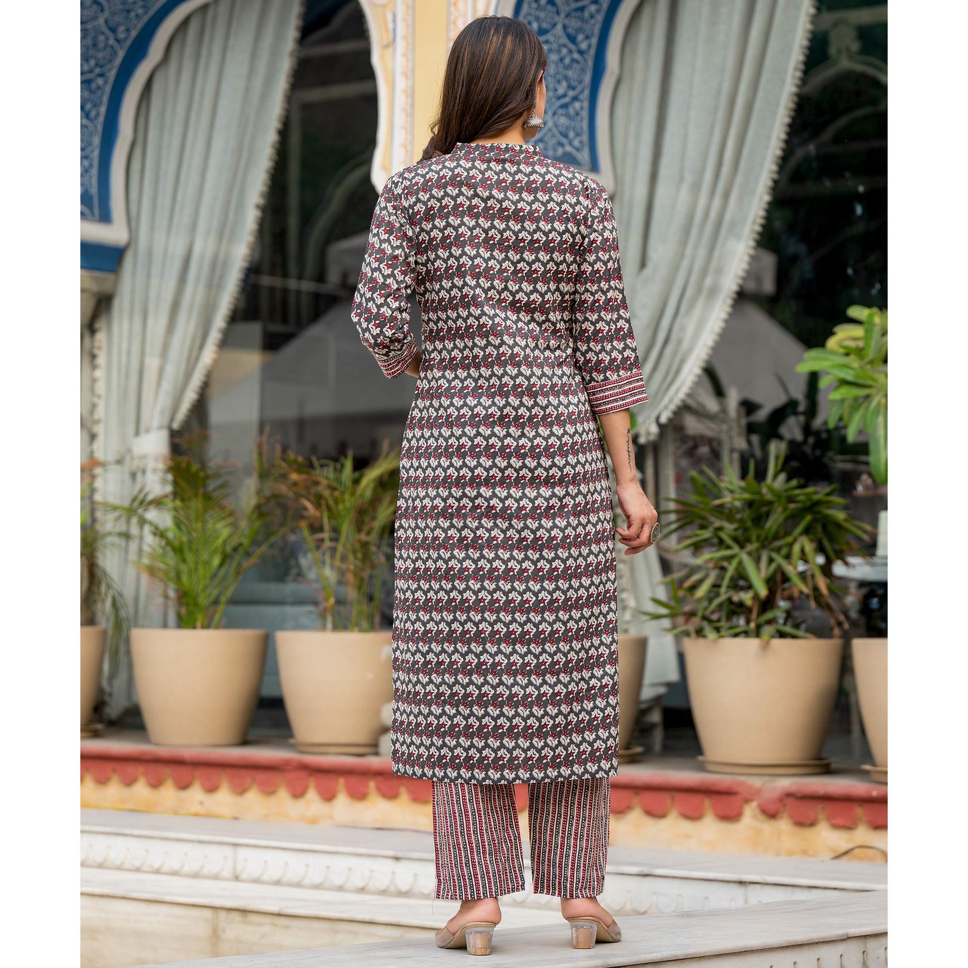 grey-floral-printed-pure-cotton-straight-salwar-suit