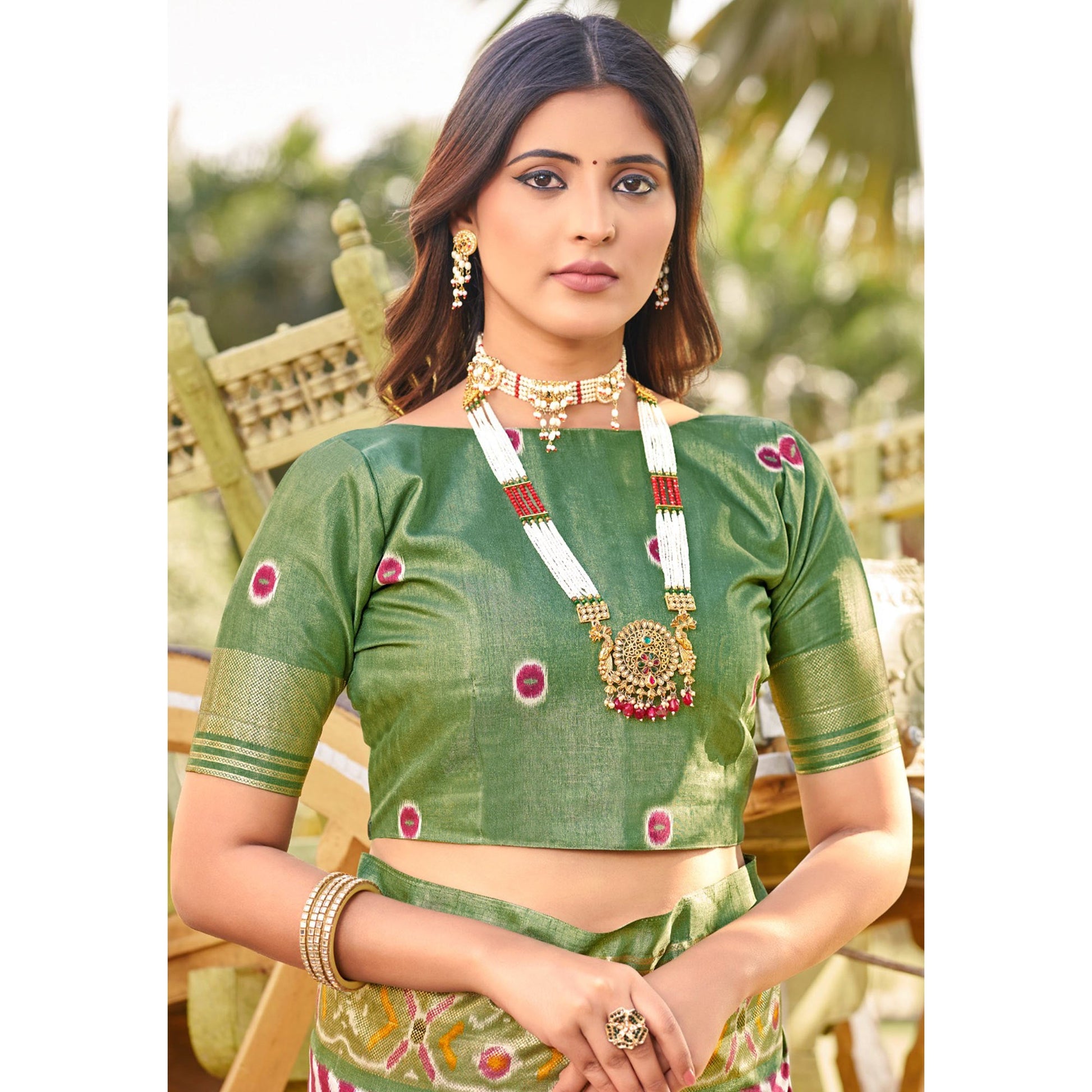 green-patola-printed-dola-silk-saree-4