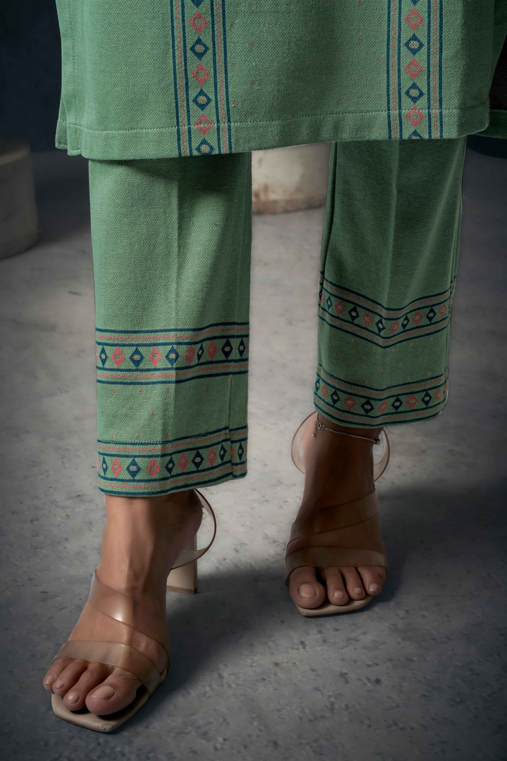 green-embroidered-woolen-straight-salwar-suit-2