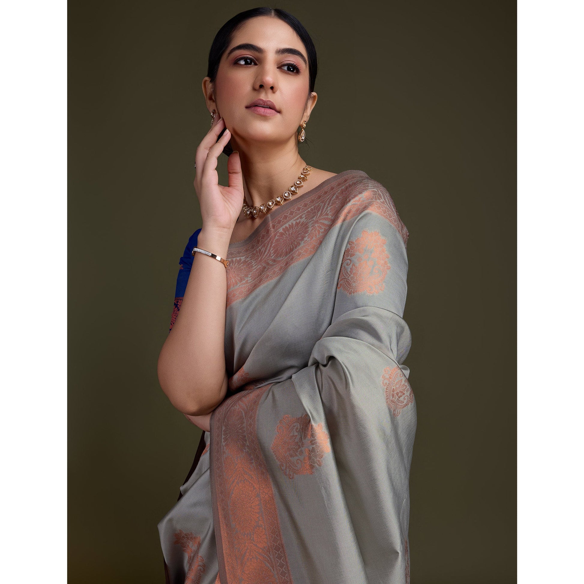 grey-floral-woven-banarasi-silk-saree-3